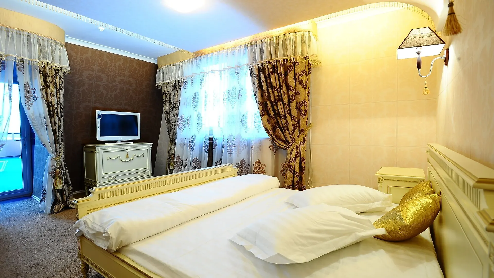 Отель Фараон Kyiv Hotel